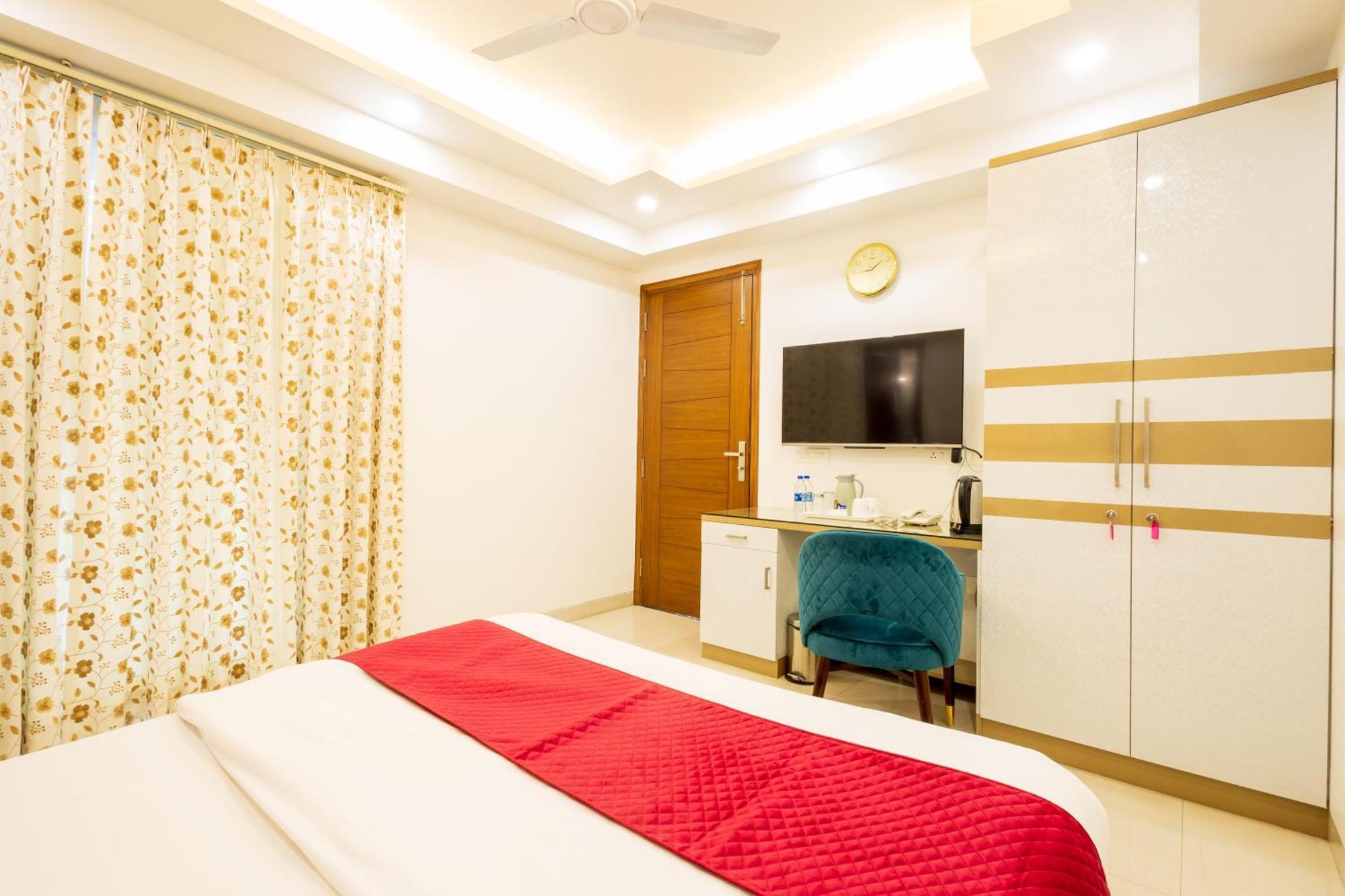 Hotel Krish - Near Medanta And Fortis Hospital Gurugram Gurgaon Ngoại thất bức ảnh