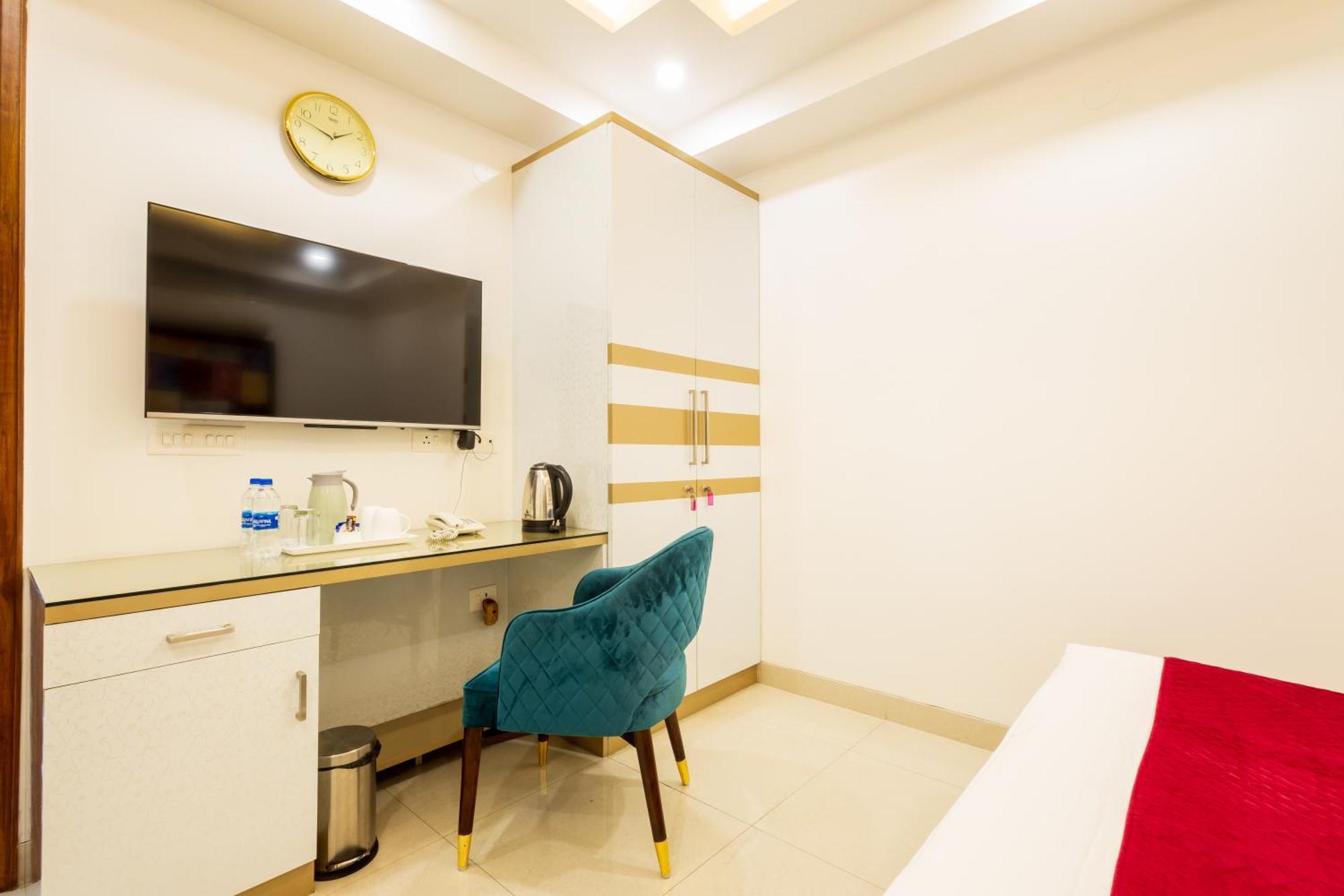 Hotel Krish - Near Medanta And Fortis Hospital Gurugram Gurgaon Ngoại thất bức ảnh